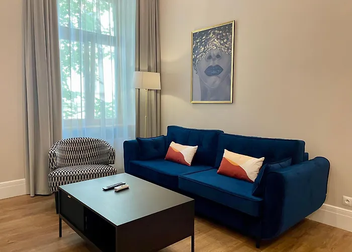 Golden Queen Apartments City Center