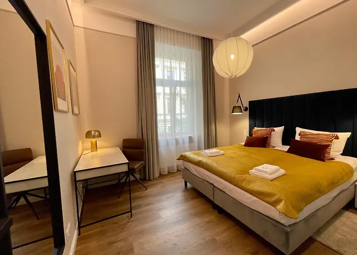 Golden Queen Apartments City Center